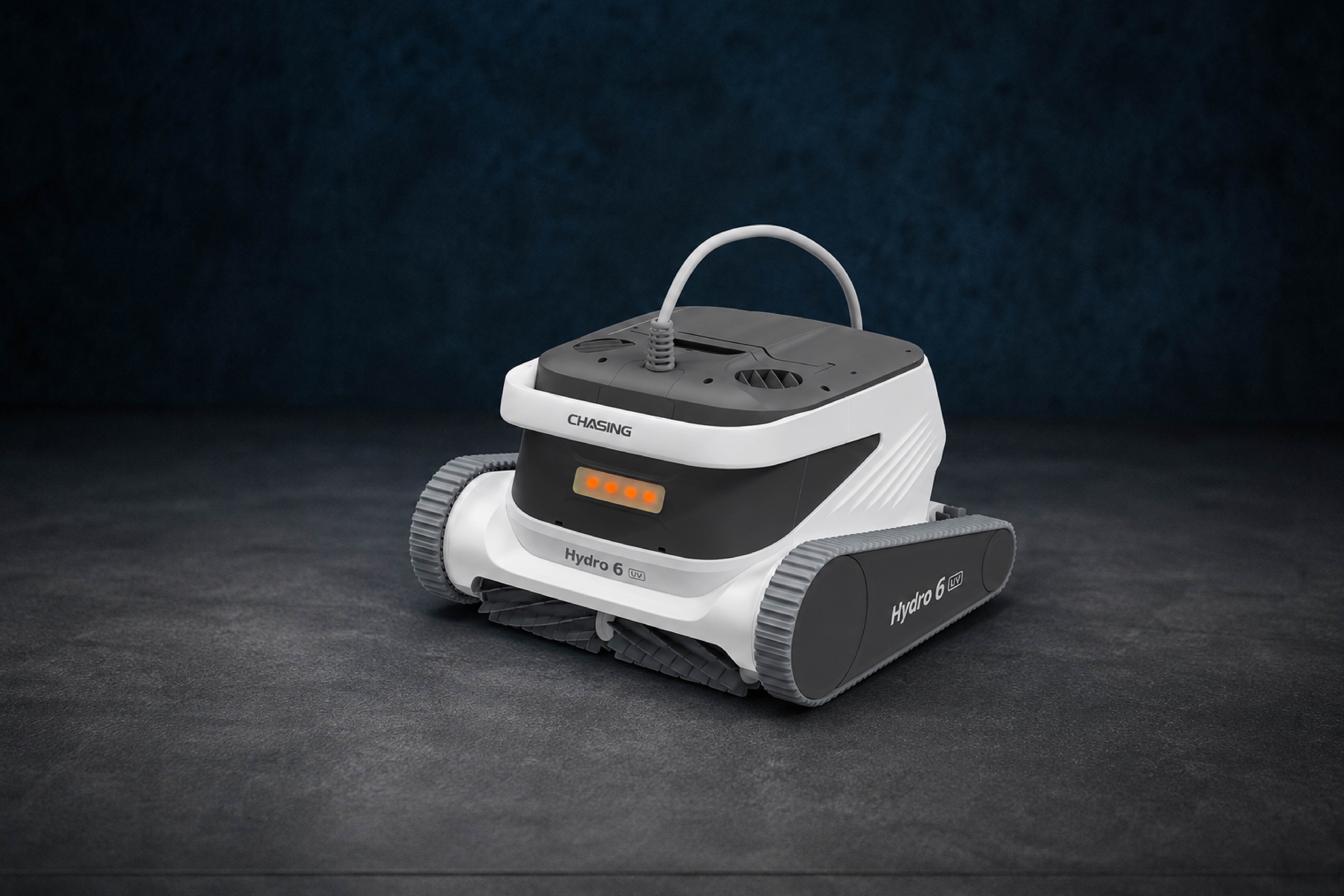 Hydro6 UV havuz temizleme robotu önden yakın çekim