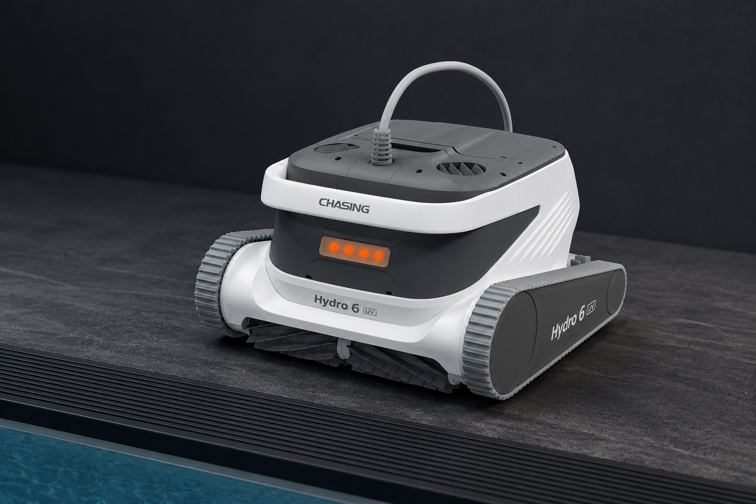 Hydro6 UV havuz temizleme robotunun önden yan görünümü