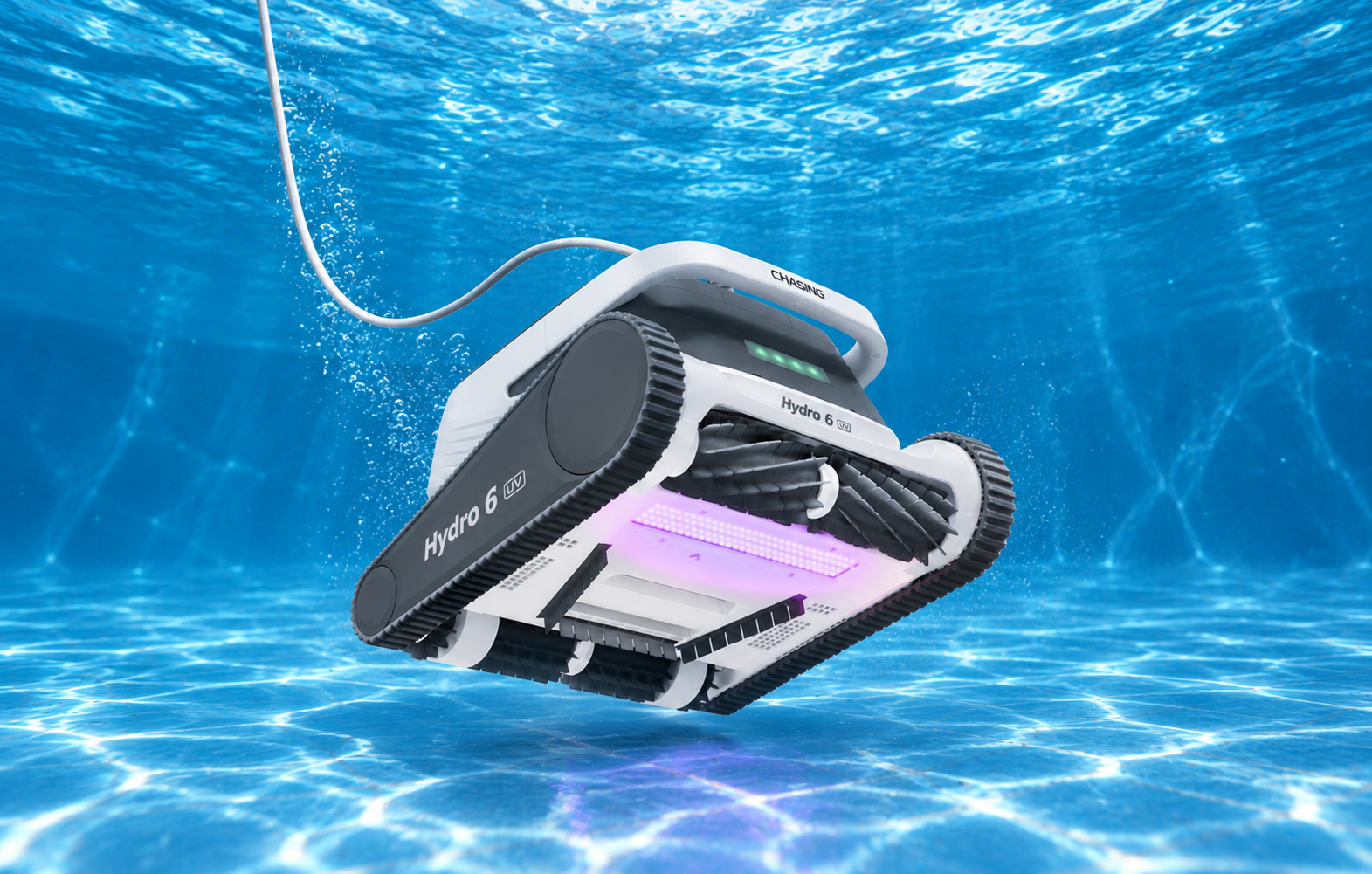 UV-C teknolojili Hydro6 UV havuz temizleme robotu, önden sol açıyla