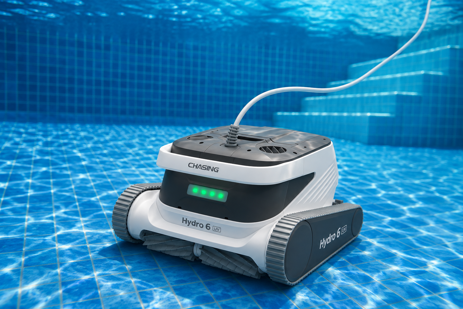 Hydro6 UV havuz temizleme robotunun ön-sol açıdan görünümü