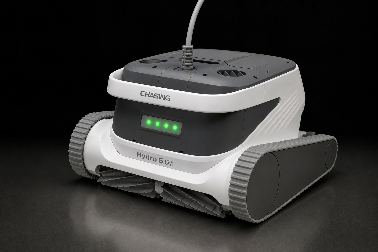 Hydro6 UV havuz temizleme robotunun ön-sol açıdan görünümü