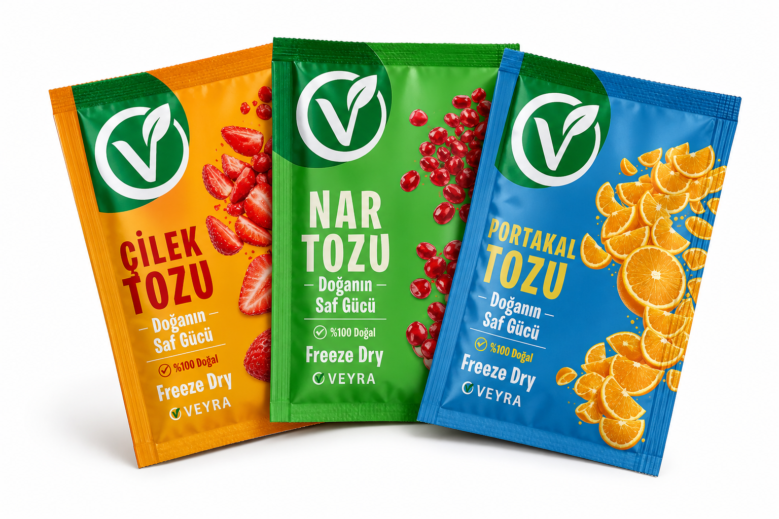 VeyraDry çilek, nar ve portakal freeze-dried meyve tozu paketleri beyaz zeminde yan yana