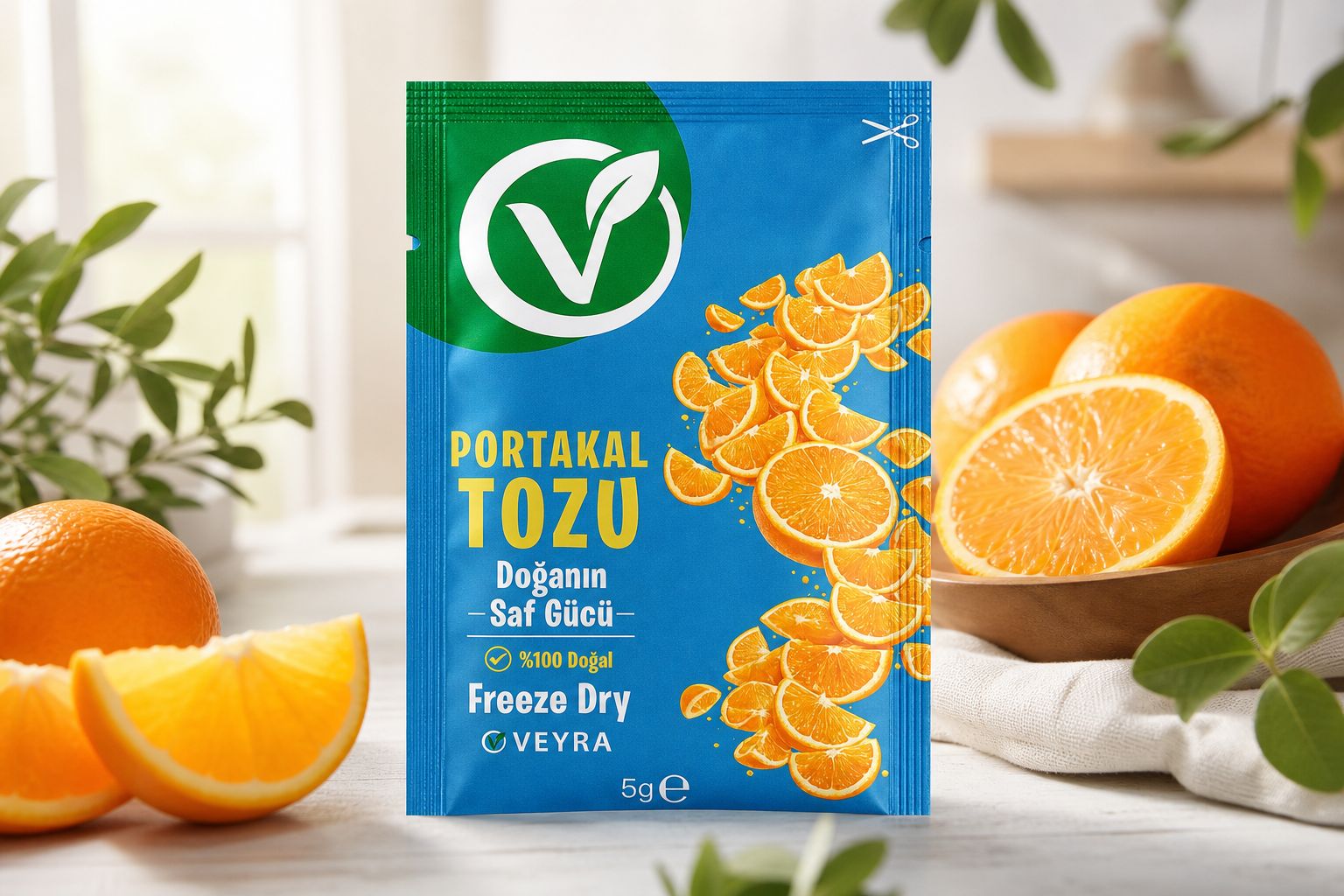 Portakal tozu saşesi ve taze portakal dilimleri